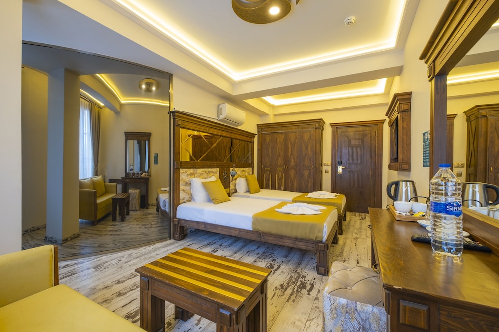 Reis Royal Hotel 7/80