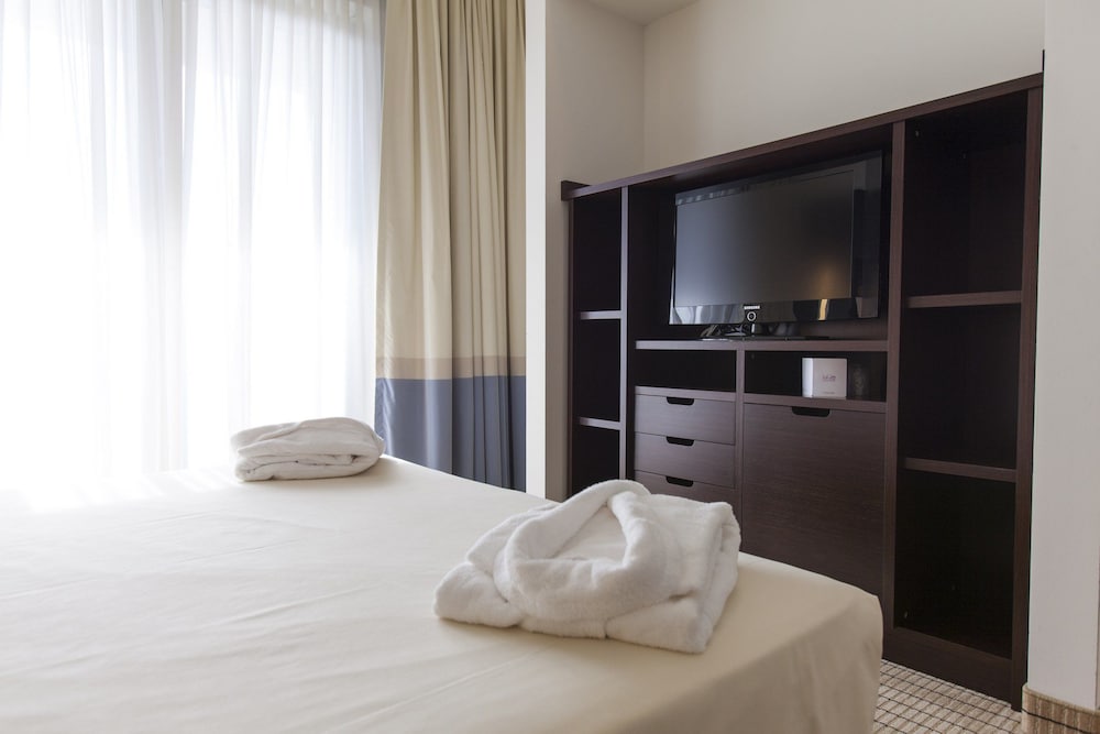 SUITE, KING BED, HOT TUB
