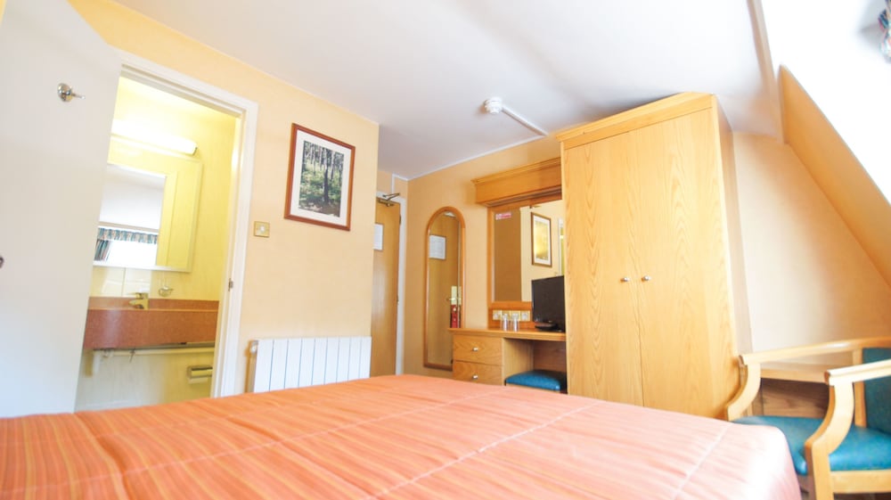 ROOM, DOUBLE BED