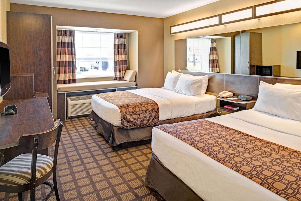 Microtel Inn Council Bluffs 17/50