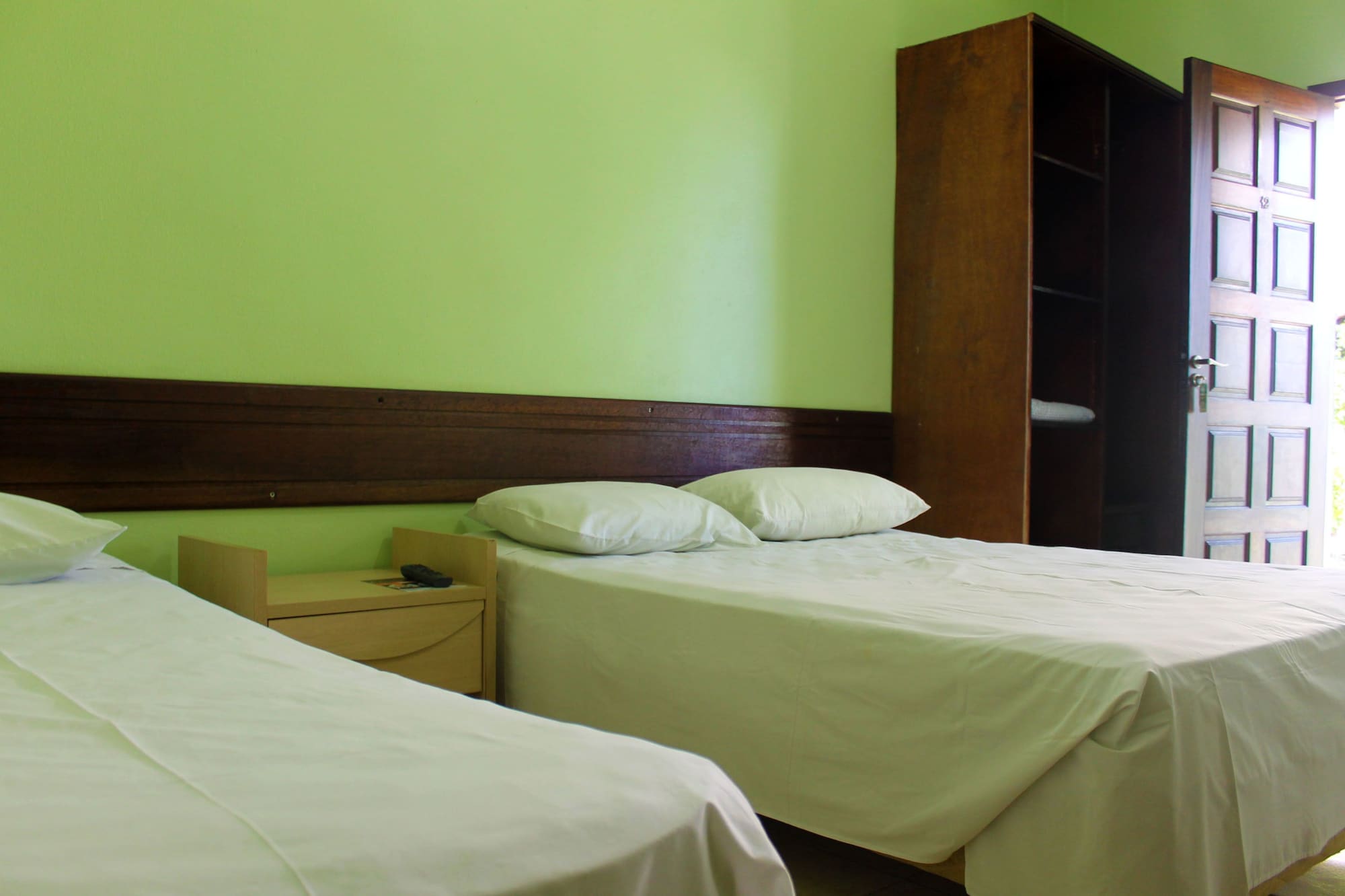 ROOM, DOUBLE BED