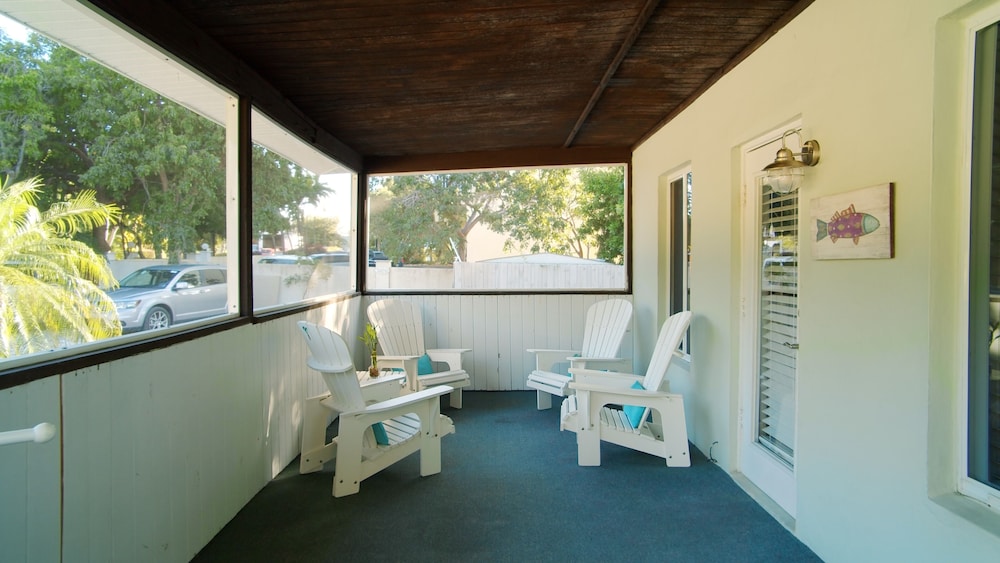Coconut Palm Inn 20/50