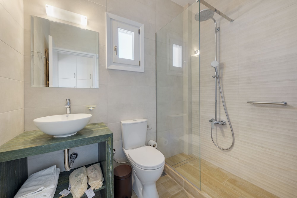 Dolphin Bay Seaside Resort & Suites 72/74