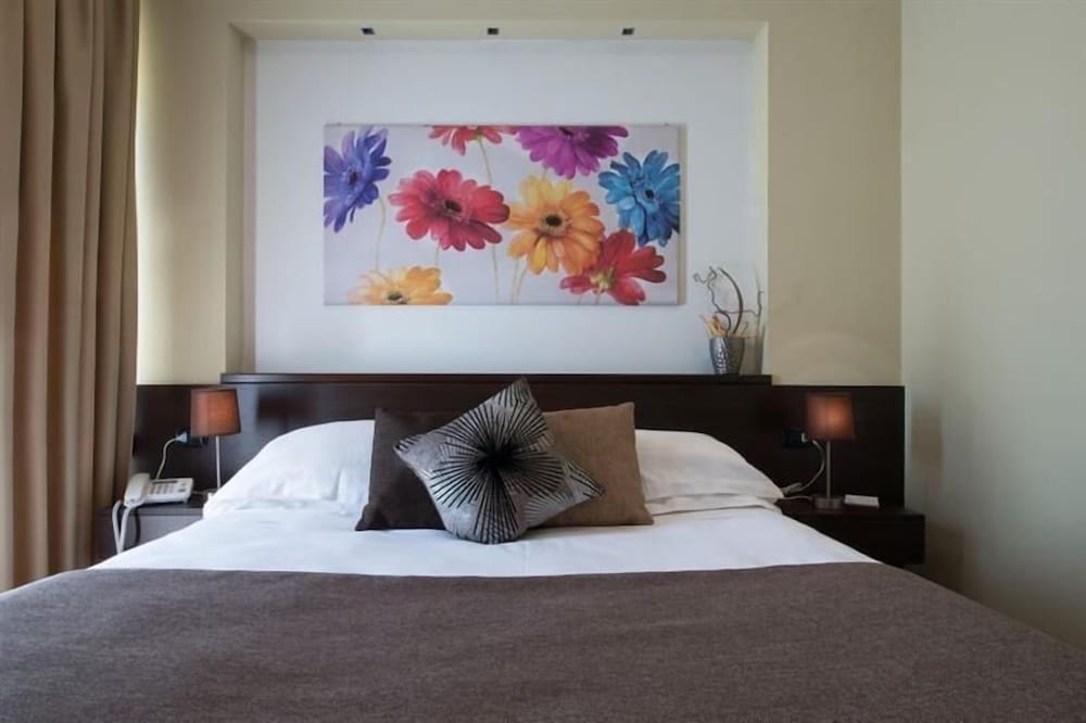 Garden Hotel 11/44