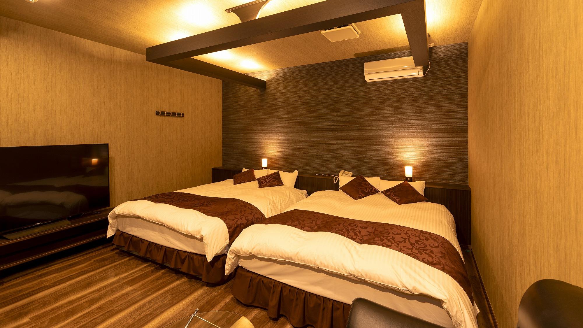 Twin Beds, Outdoor Bath
