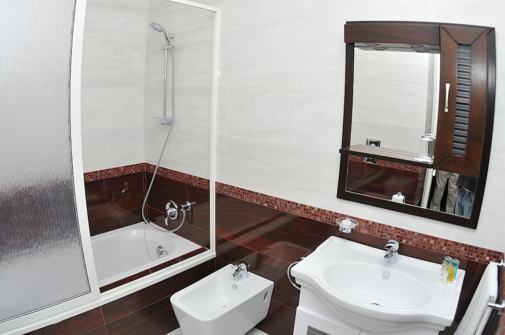 Monoberge Hotel Byblos 68/69