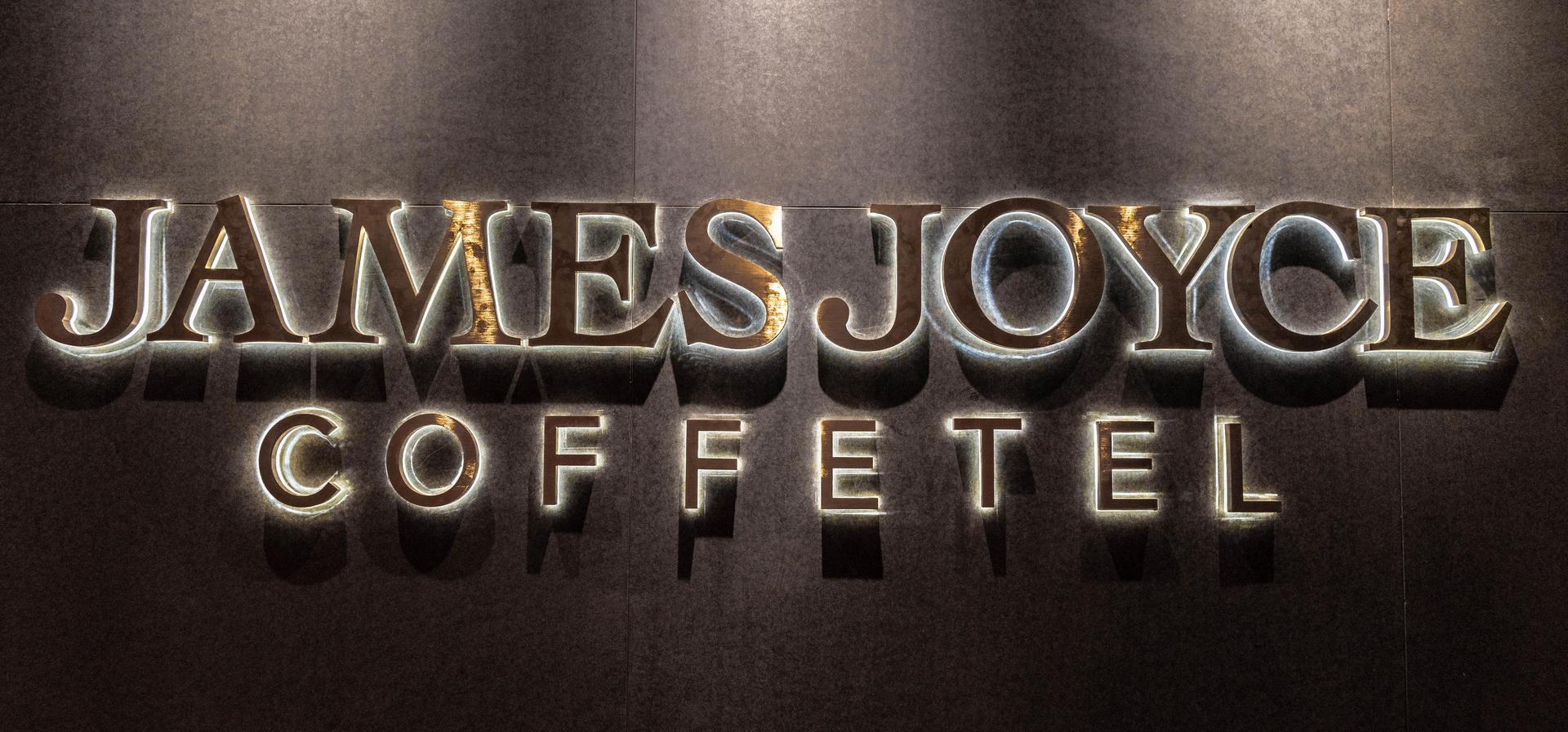James Joyce Coffetel (Tianjin Railway Station) 41/54