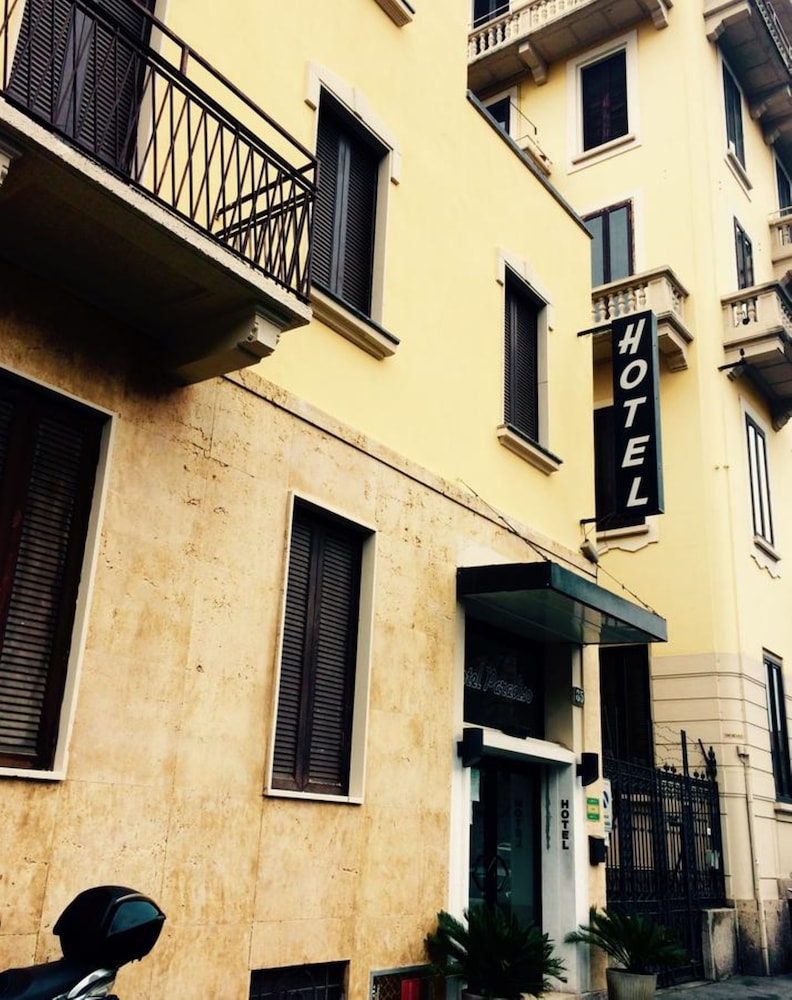 Hotel Paradiso 1/40