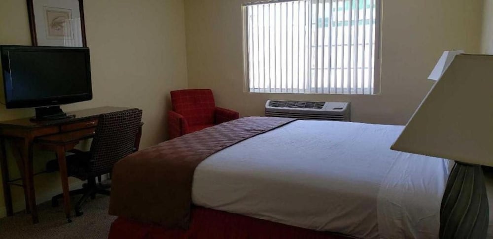 Europa Inn & Suites 9/40