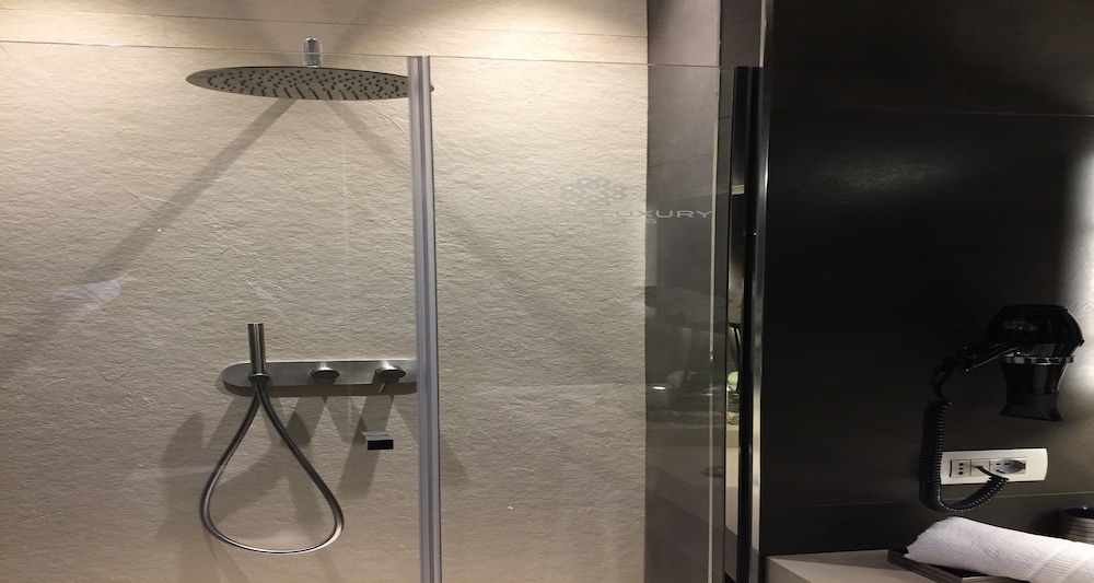 Private Luxury Suite 62/69