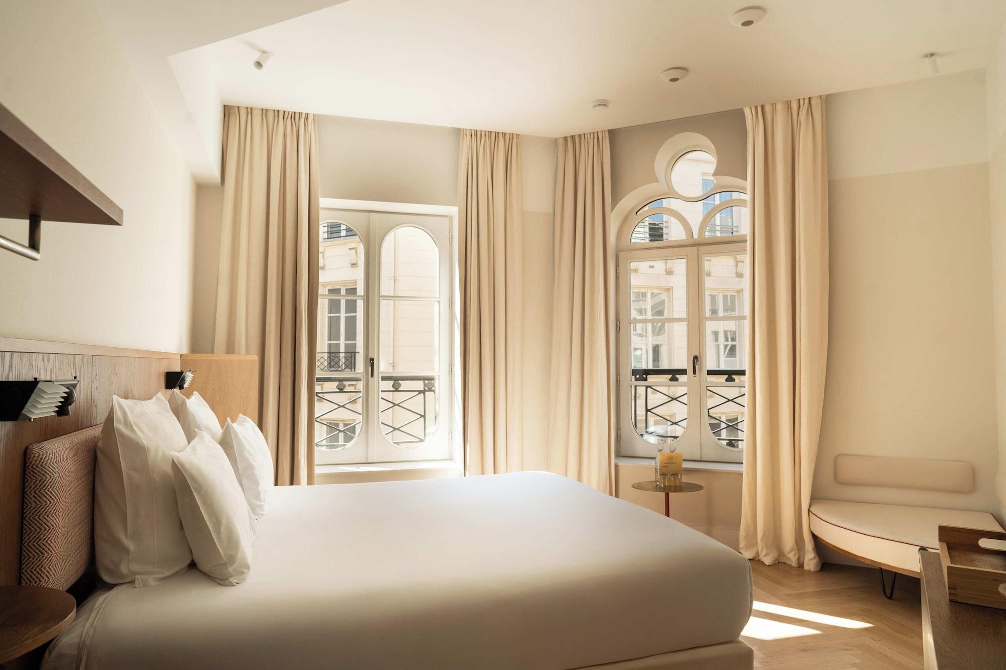 Superior, French Bed