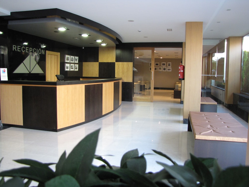 Maritimo Ris Hotel and Apartments 11/73