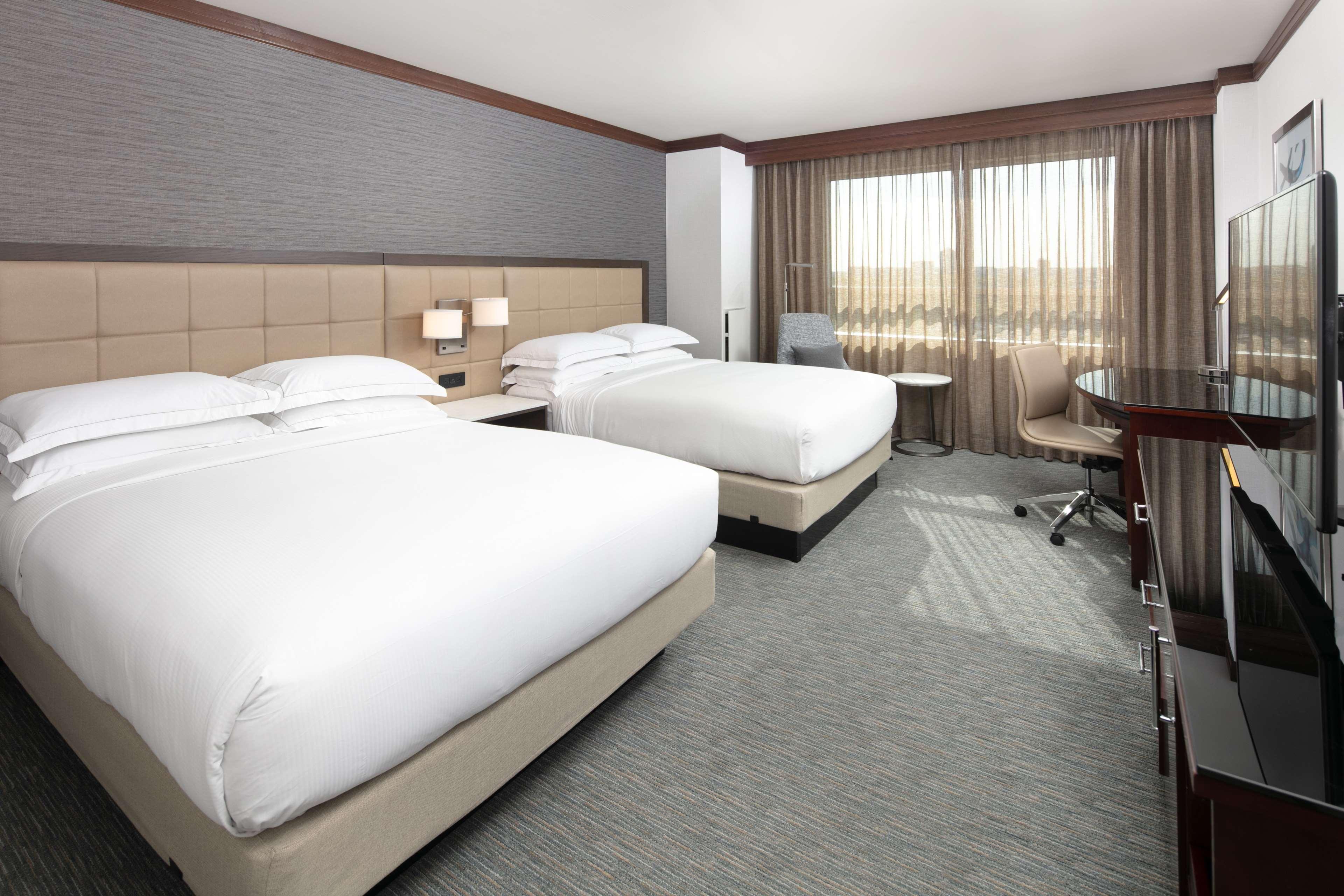 DELUXE, 2 QUEEN BEDS, HIGH FLOOR