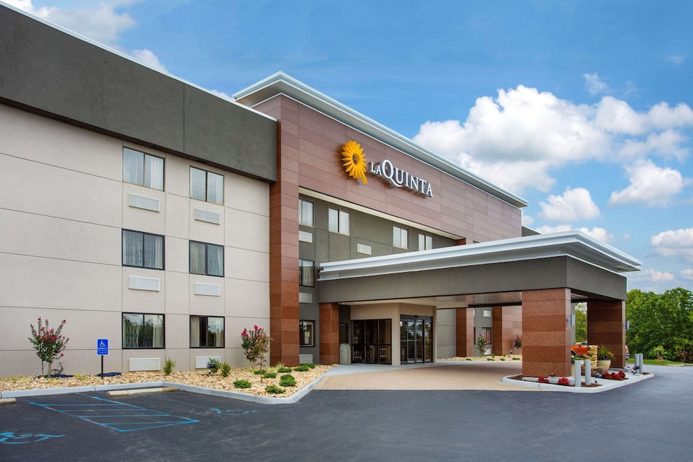 La Quinta Inn & Suites by Wyndham Roanoke Salem 3/58