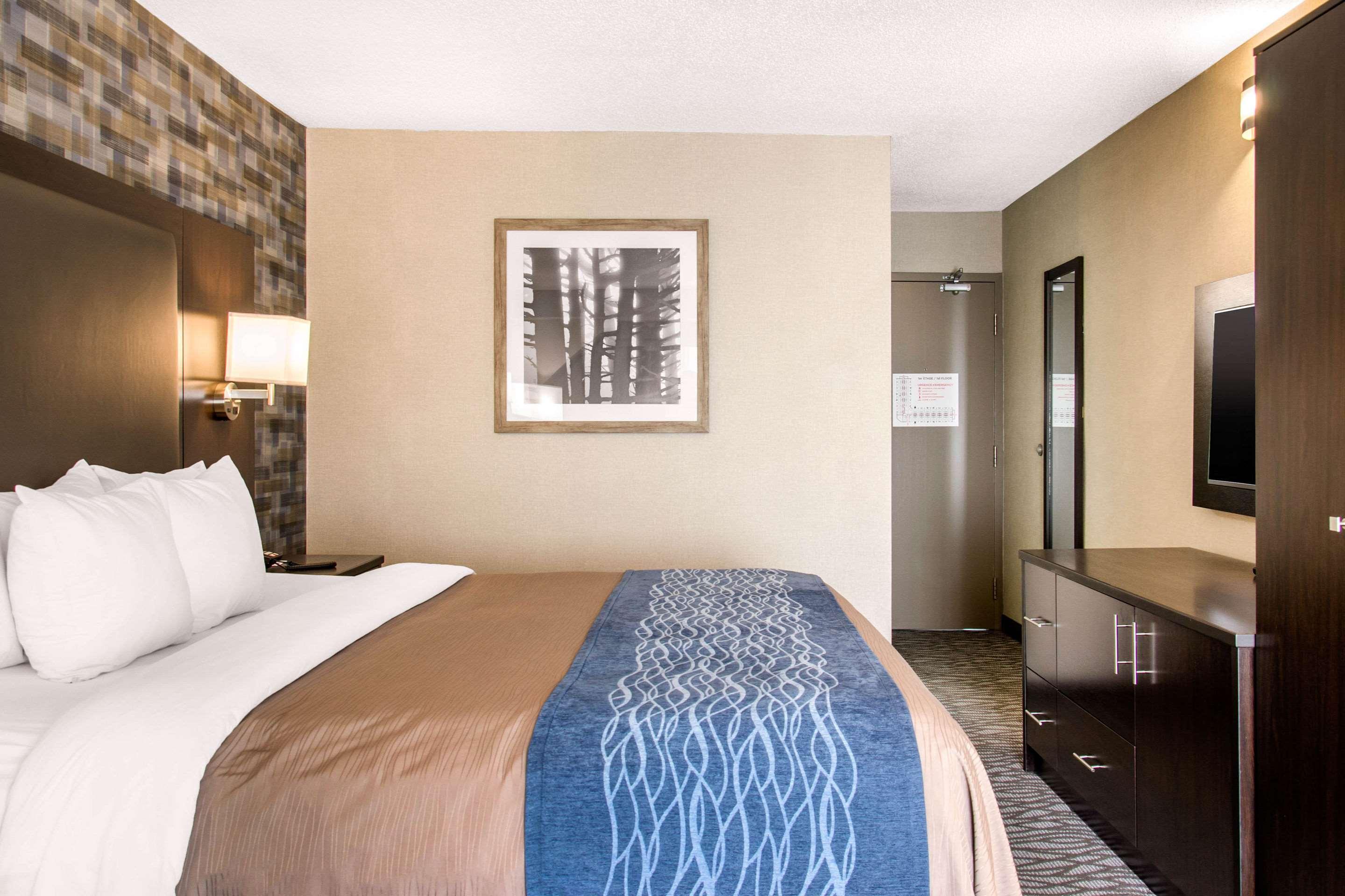 ROOM, KING BED, ACCESSIBLE