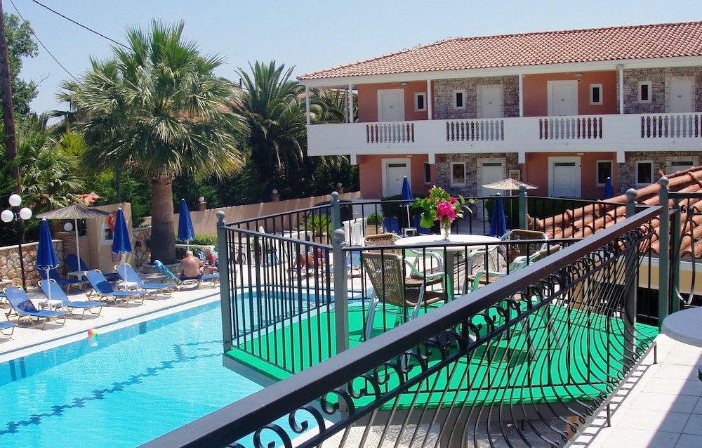 Paradise Apartments 64/75