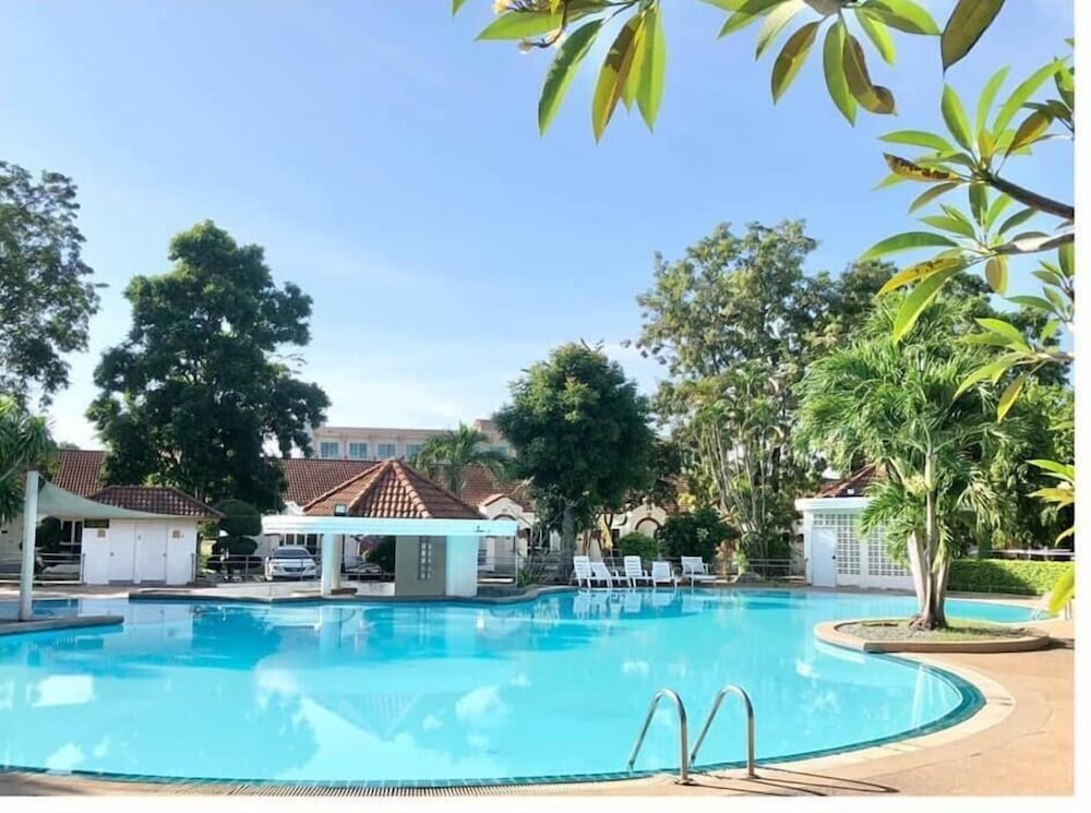 Lopburi Inn Hotel 38/46