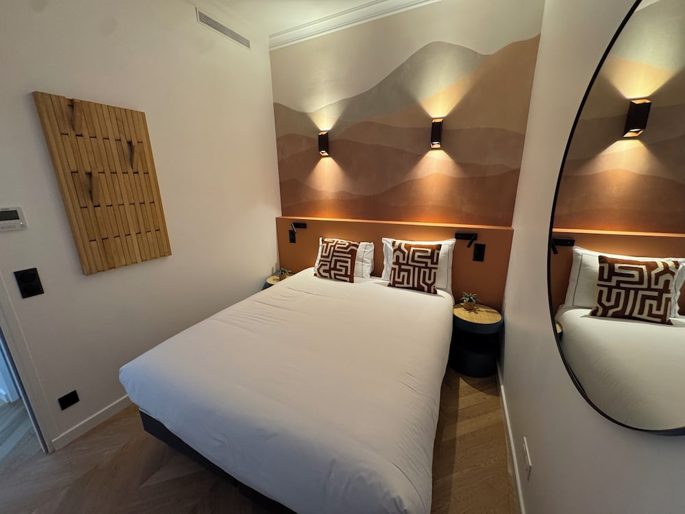 DELUXE, APARTMENT