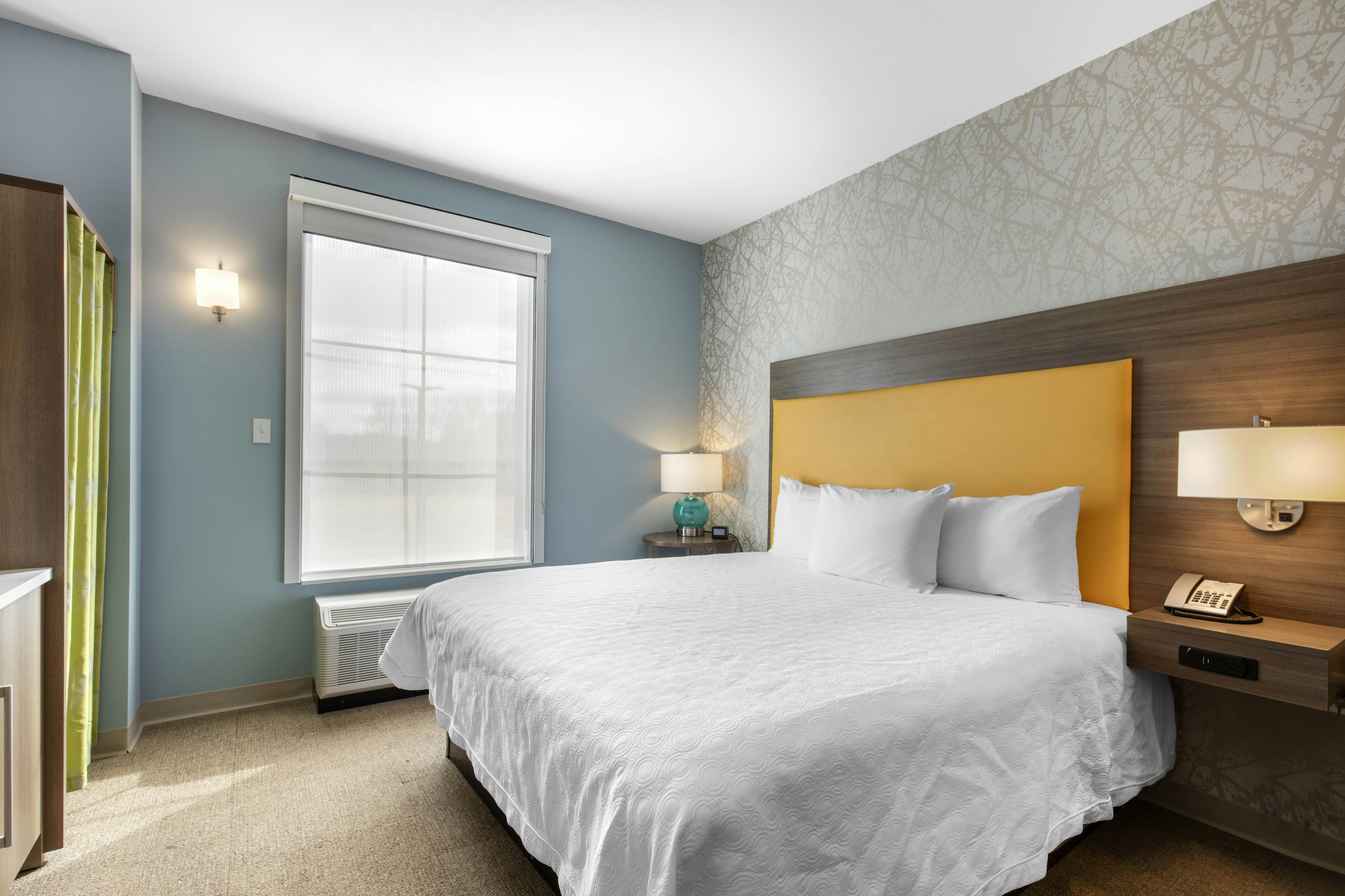 Studio, King Bed, Accessible