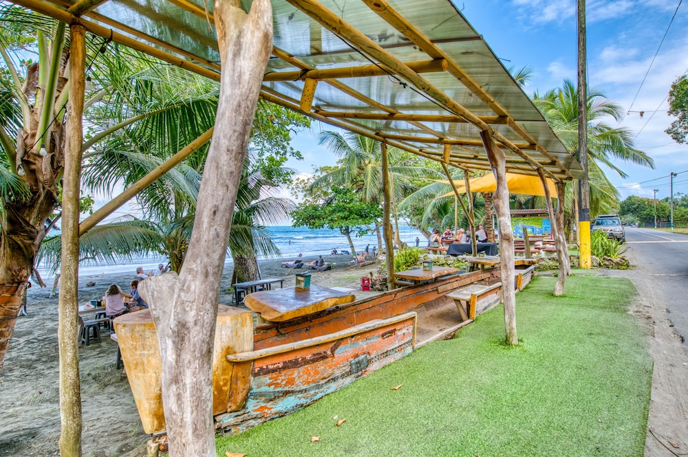 Atlantida Lodge 60/63