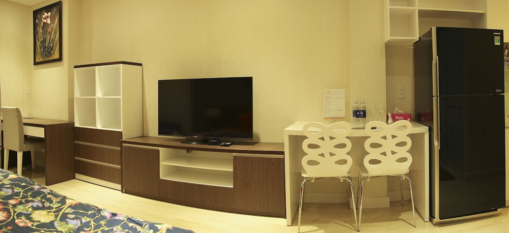 Golden Queen Aparthotel 58/63