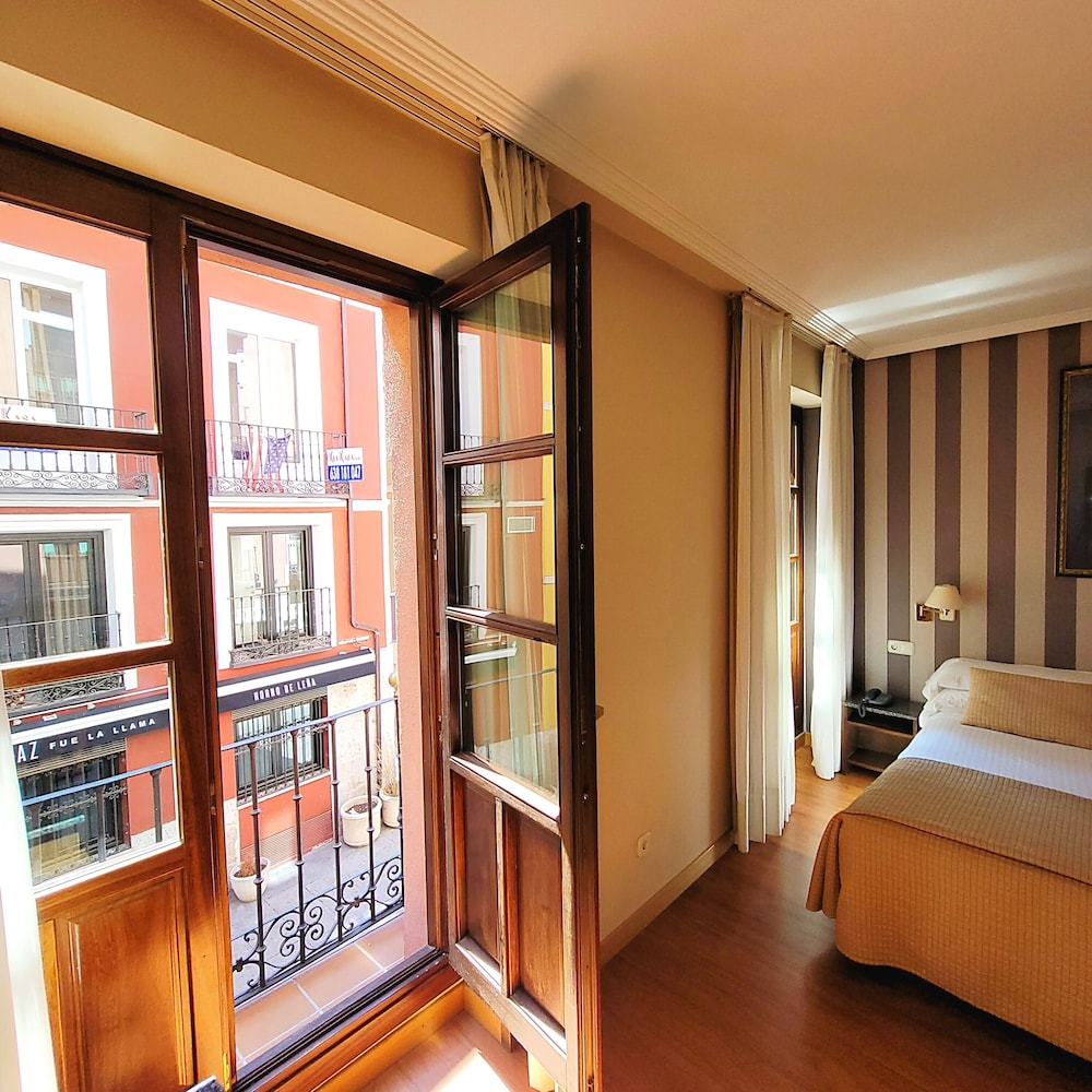 Hotel Imperial 6/28