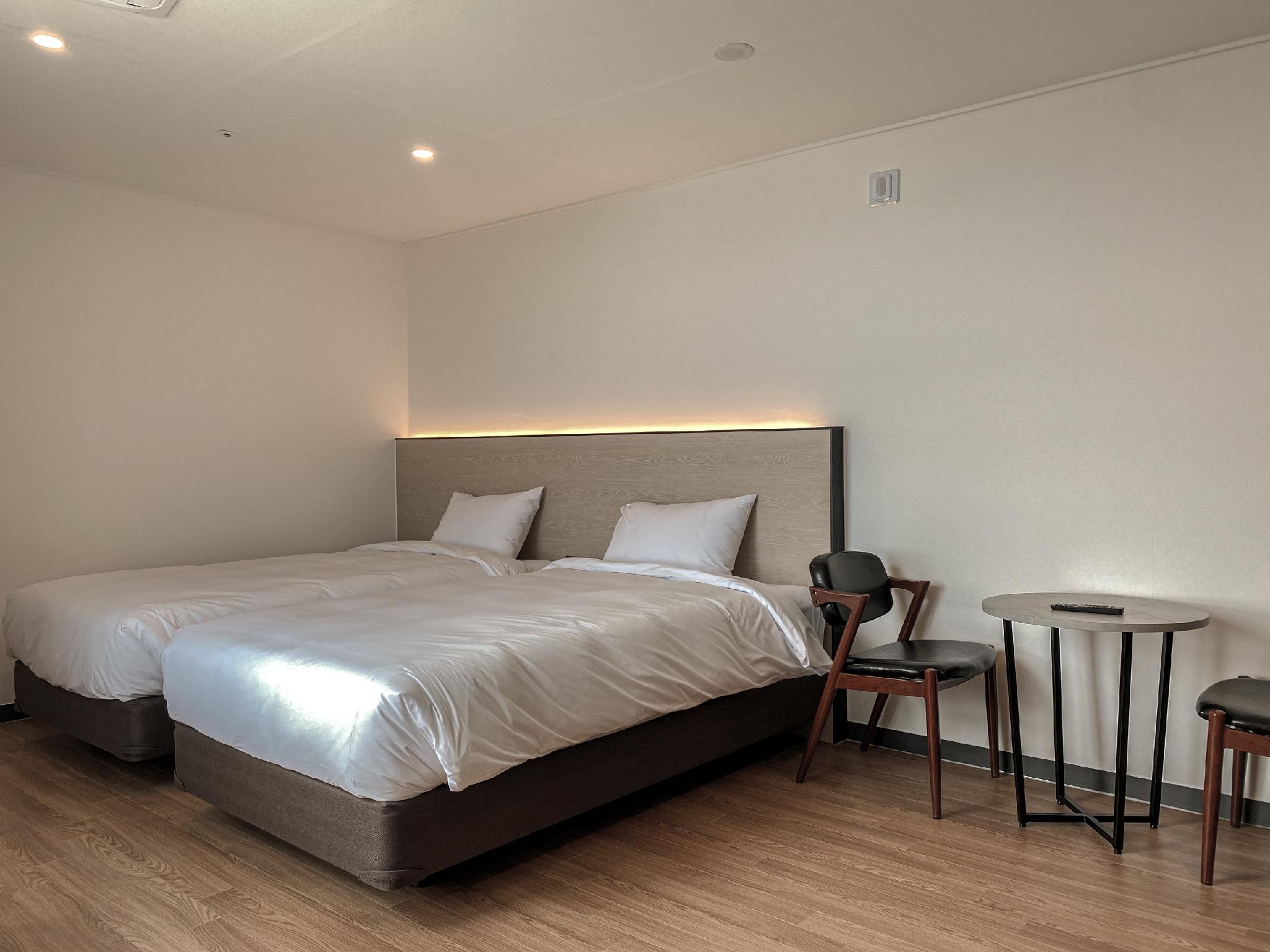 Ocean, Twin Beds