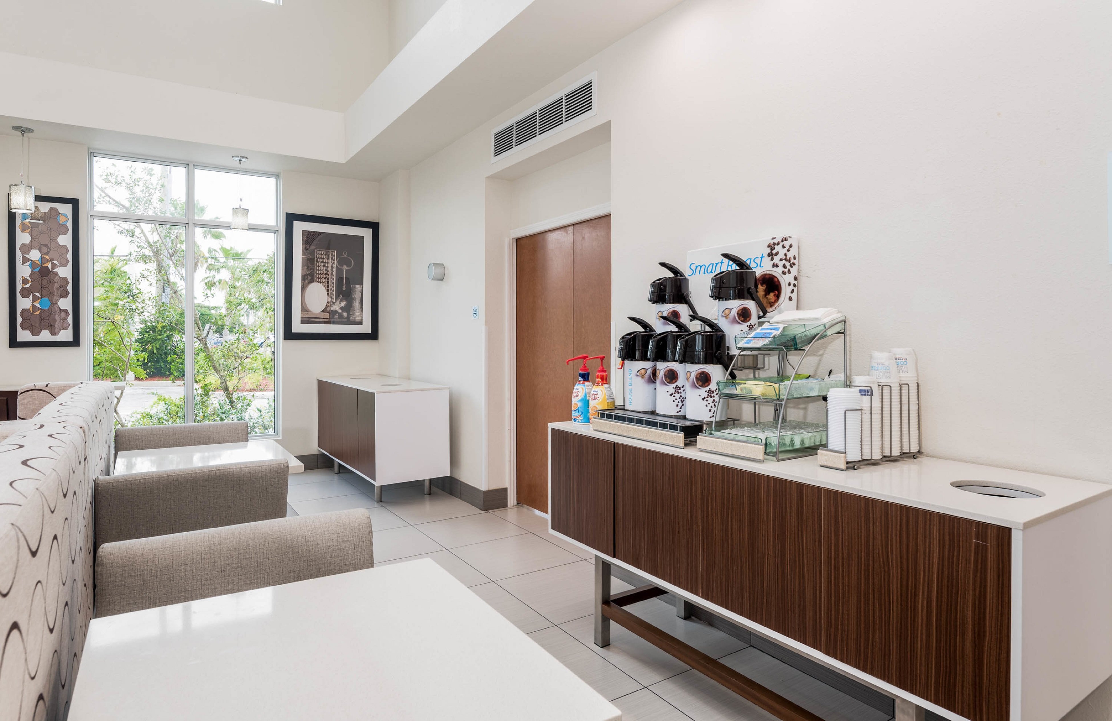 Holiday Inn Express Suites Boynton Beach West 27/71
