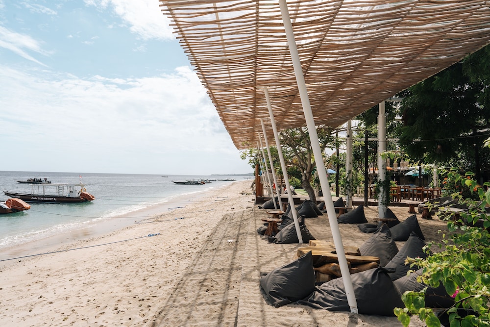 Mambo Beach Resort 22/30