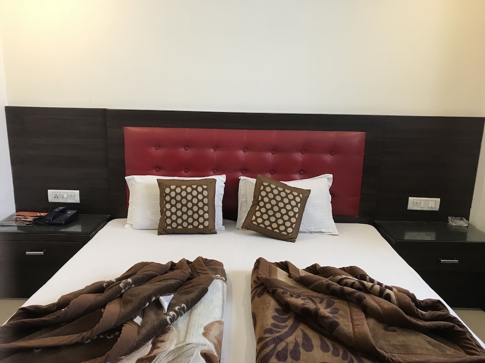 Hotel Avtar At New Delhi Railway Station 38/50
