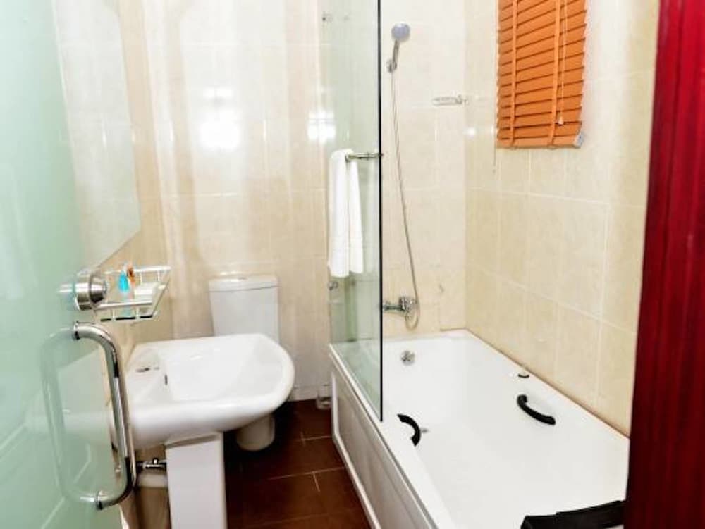 Cribville Hotel & Suites 40/41