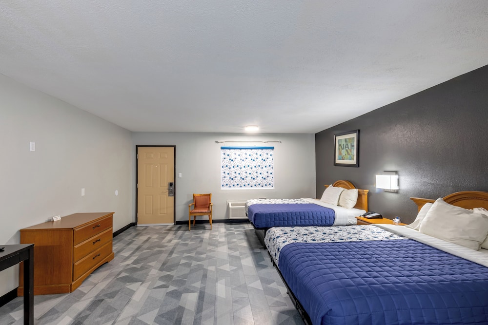Freer Executive Inn and Studios by OYO 6/44