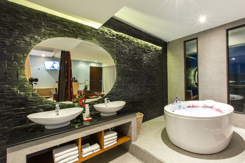 Indochine Resort Villas 83/85