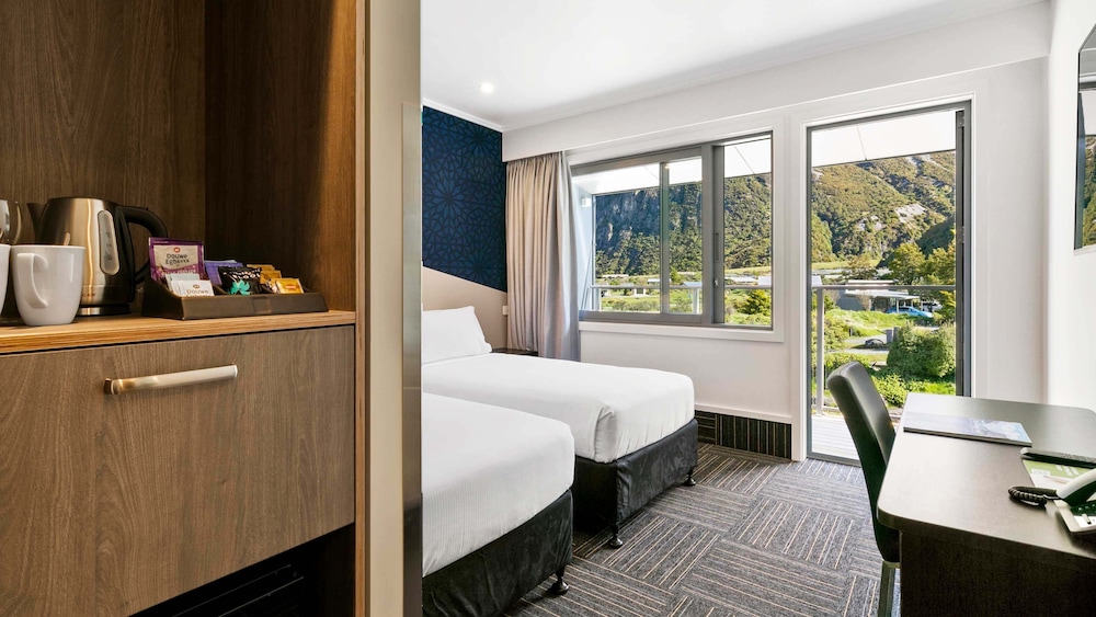 Lodge, King and Twin Beds, Village View، Mt Cook Lodge and Motel 3/3