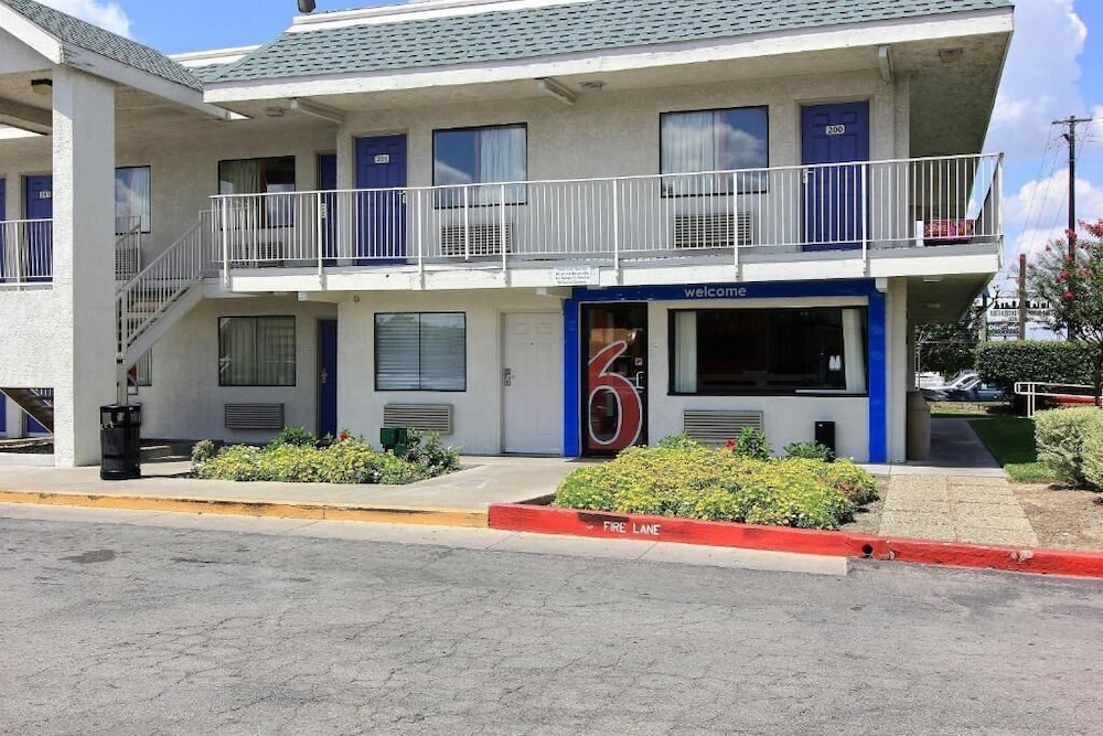 Motel6 Austin, TX photo3