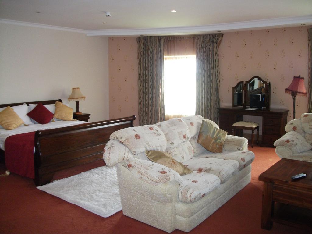 BROADHAVEN BAY HOTEL 7/25