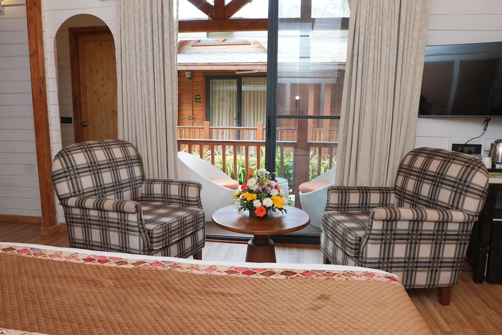 Foxoso Aaristo Baga Beach Resort 27/48