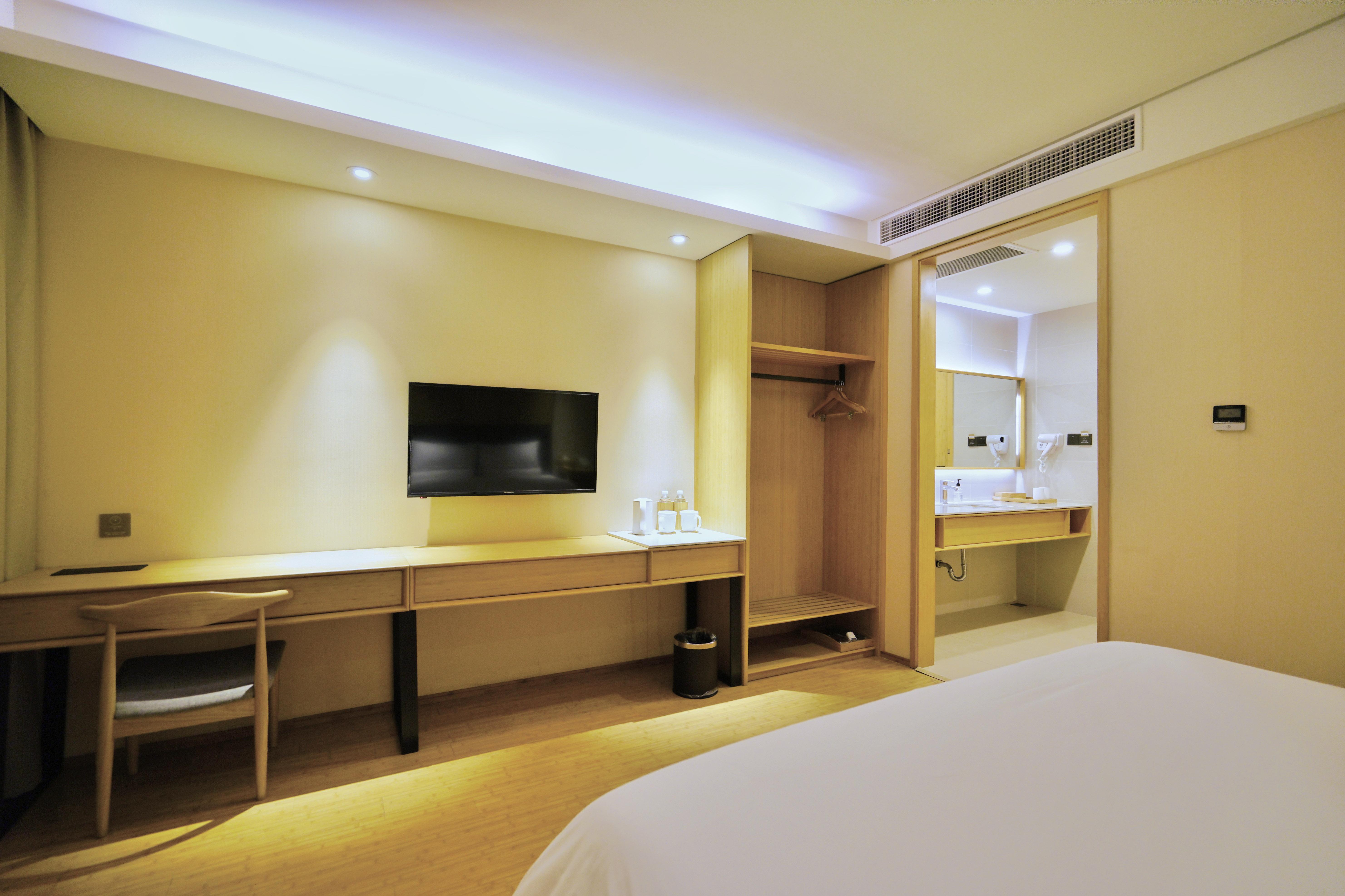 Ji Hotel (Hongqiao Airport Huqingping Road) 14/23