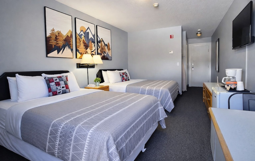 ECONOMY, 2 QUEEN BEDS