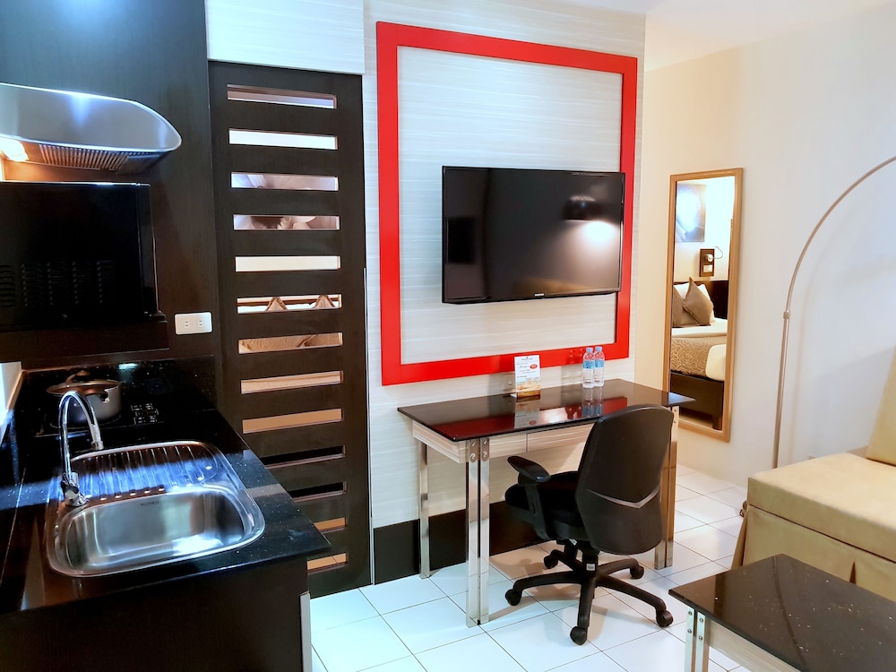 Executive Hotel Manila 46/47