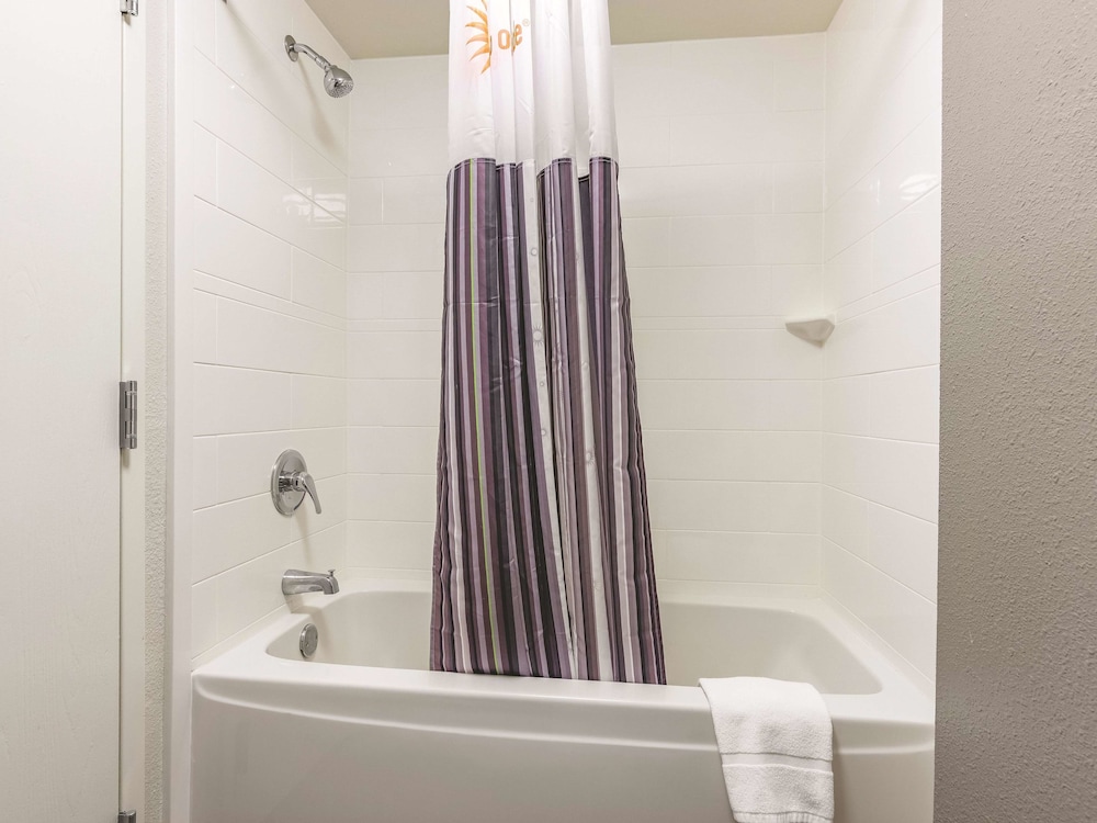 La Quinta Inn And Suites By Wyndham Salem Nh 11/42