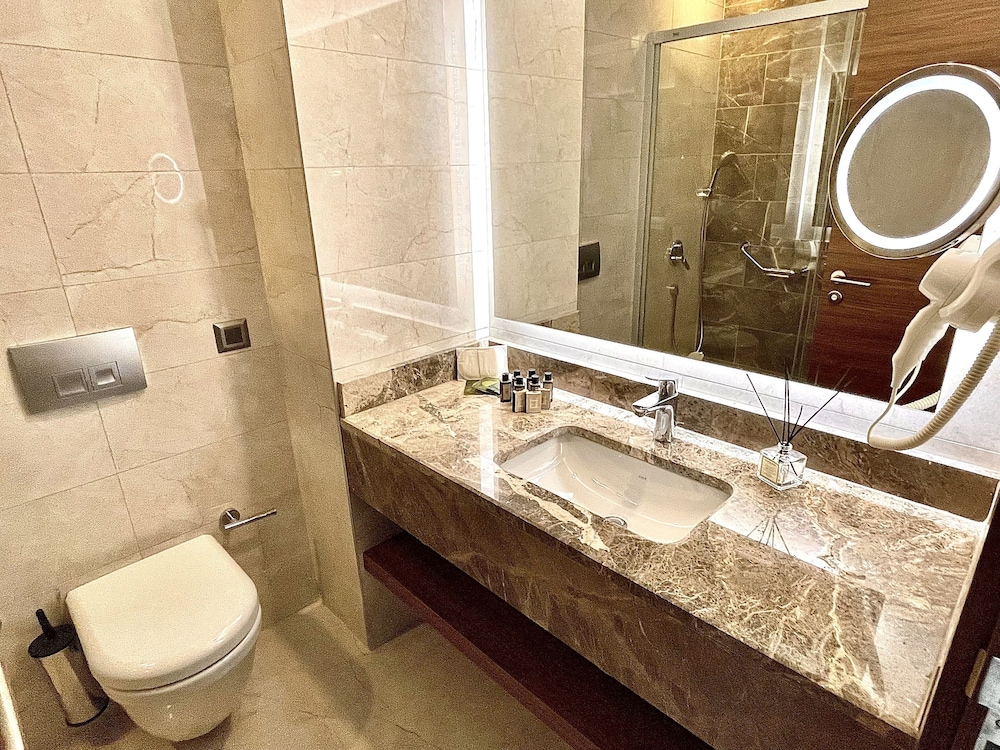 Turkmen Riverside Hotel 34/37