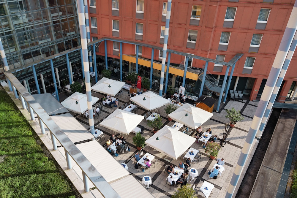 Trans World Hotel Donauwelle 4/50