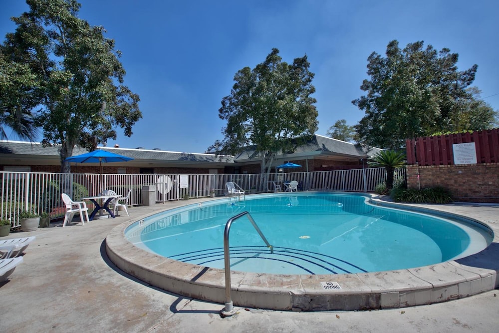 Motel6 Tallahassee, FL - Downtown 50/59