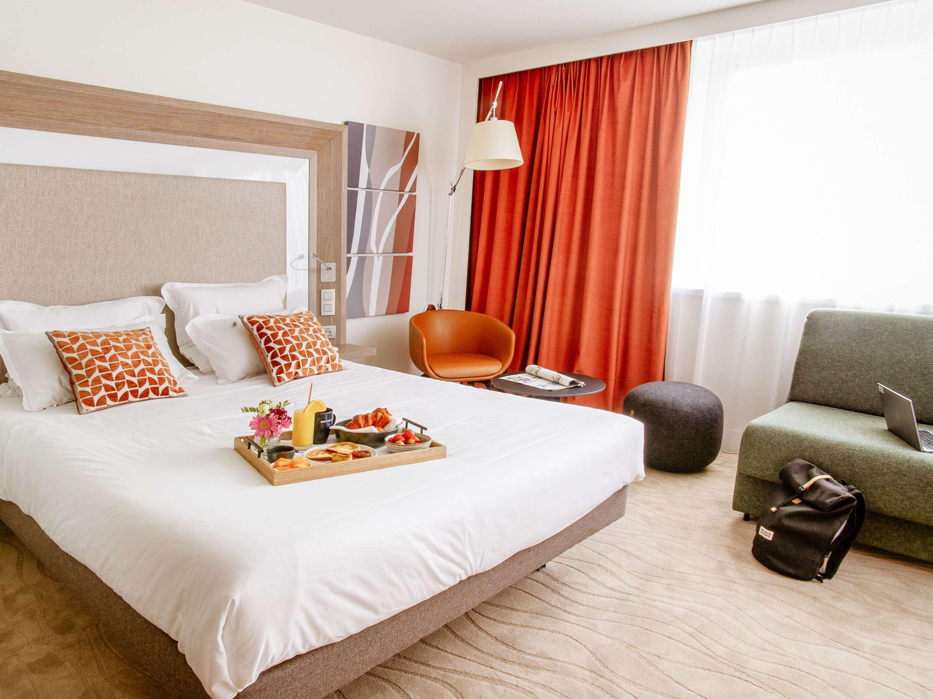 EXECUTIVE, DOUBLE BED, SOFA