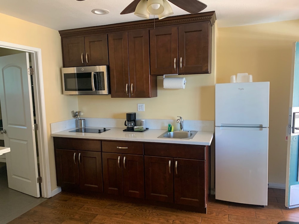 Oasis Inn & Suites 8/50