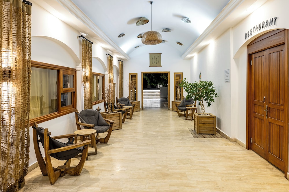 Maya Hotel 46/66