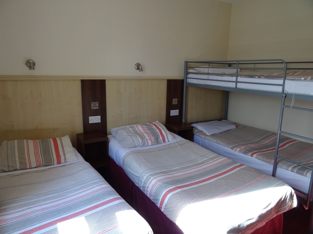 Gatwick Whitehouse Hotel 17/63