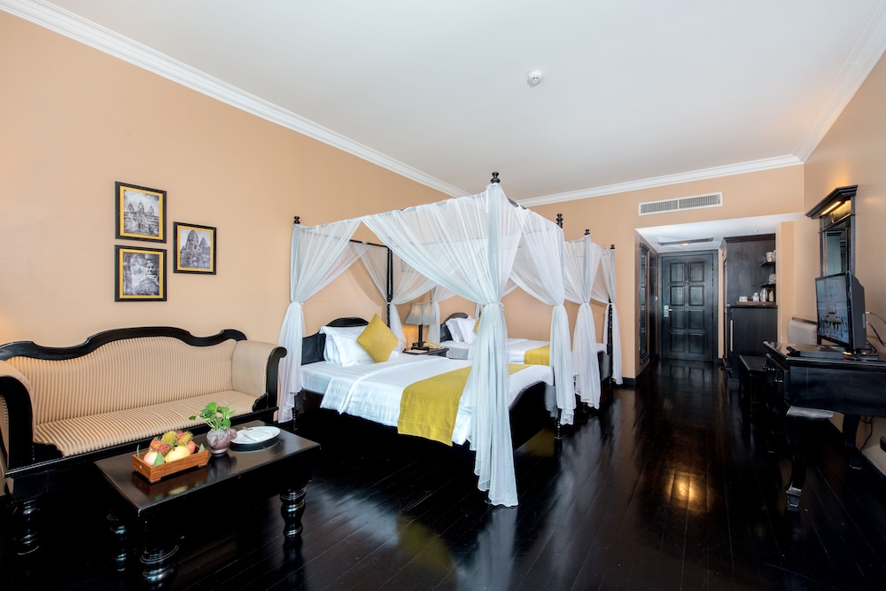 Colonial, Twin Beds