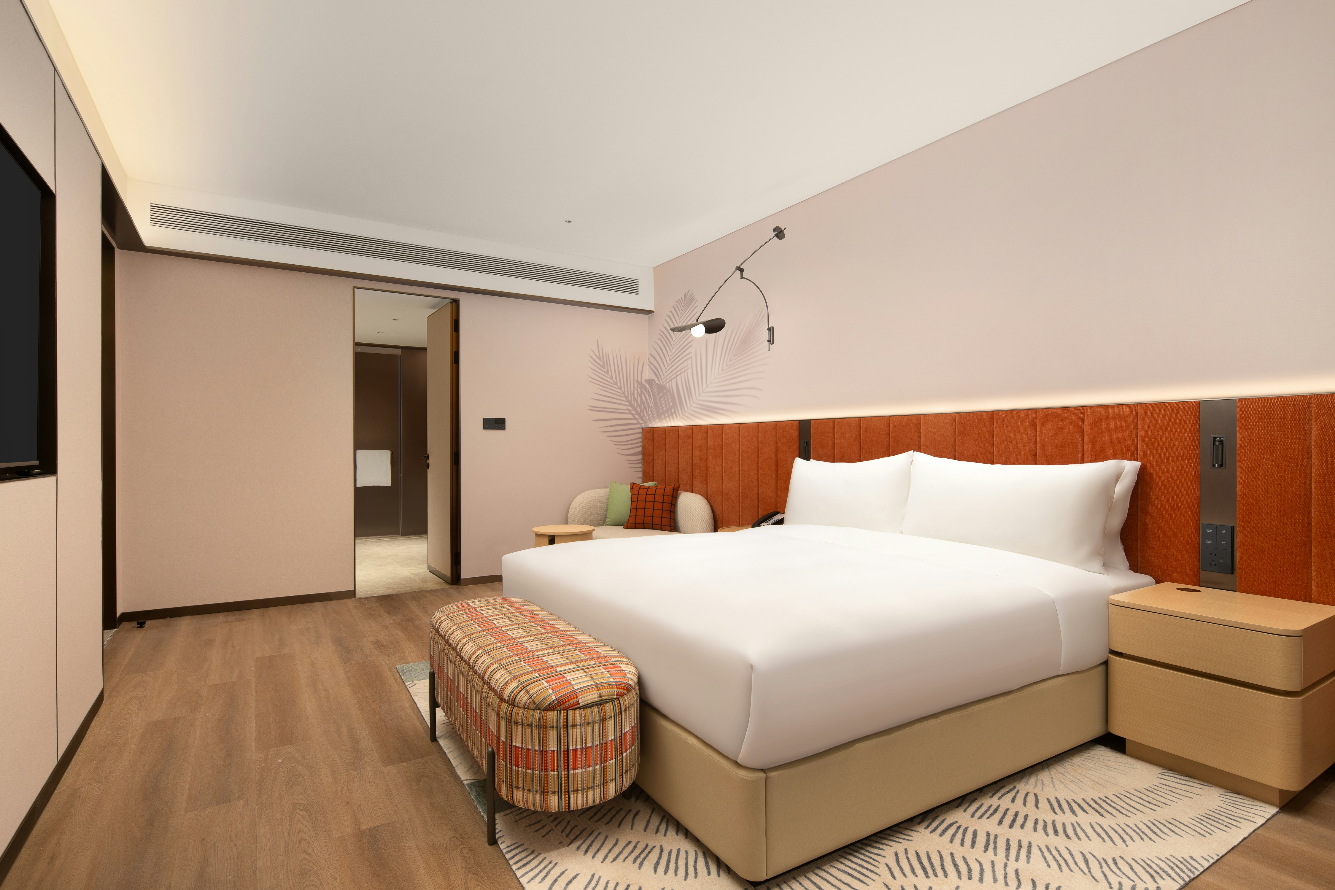 DELUXE, SUITE, KING BED